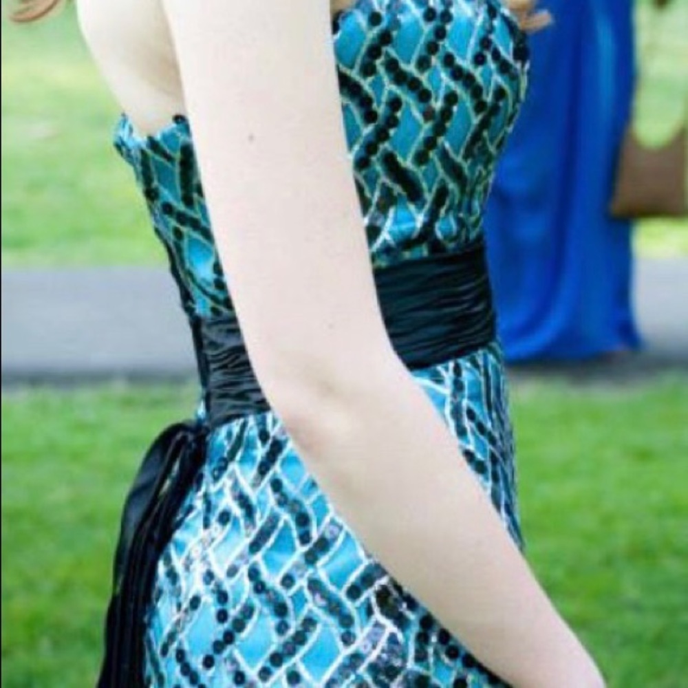 Prom Dress - Picture 4 of 8